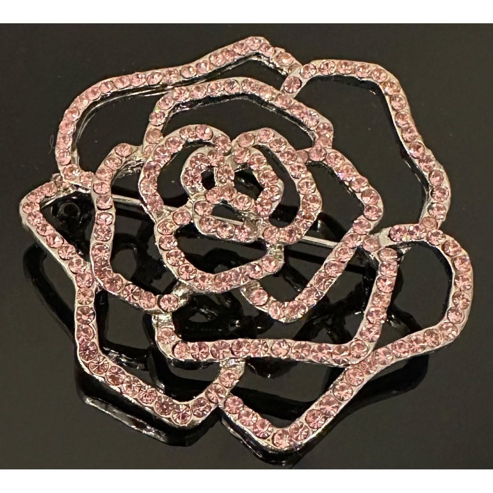 2/$20 ⭐️ Pink Faux Diamond Flower Broach